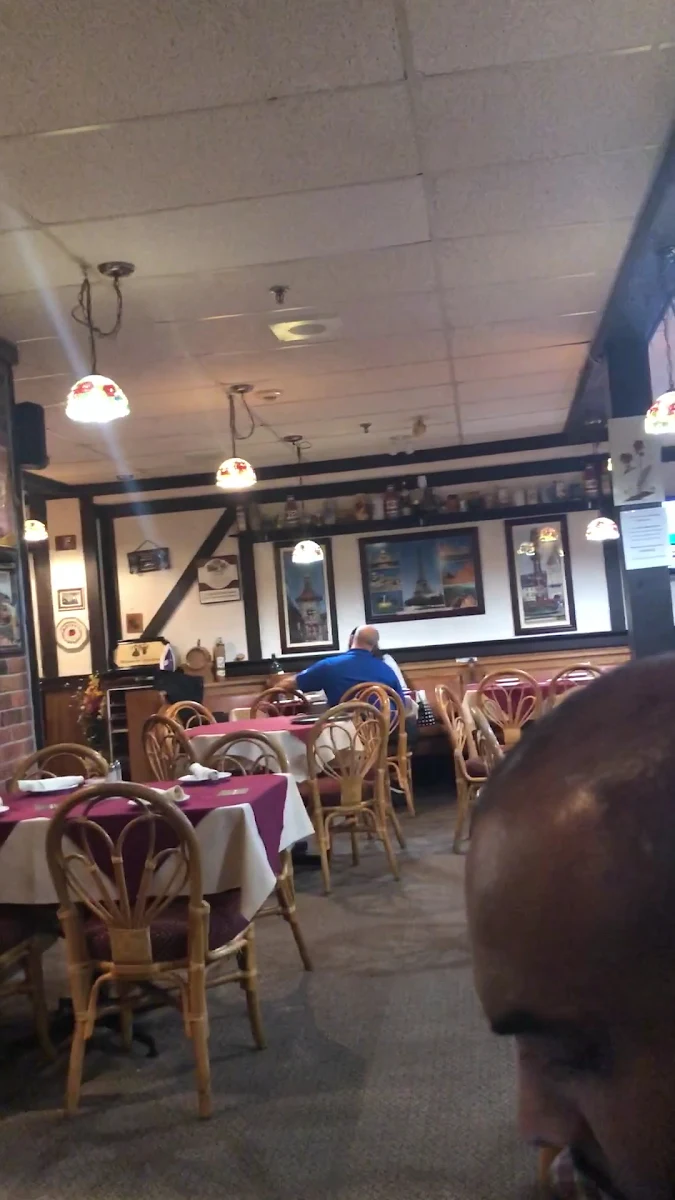 Vibe, Sauter's Inn Restaurant