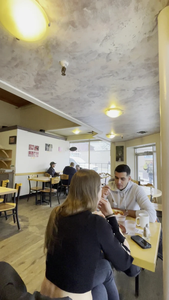Vibe, Full Circle Cafe