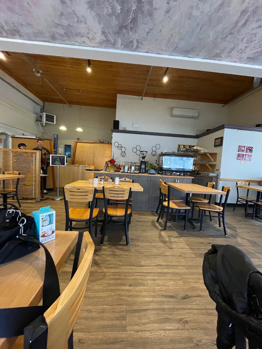 Vibe, Full Circle Cafe