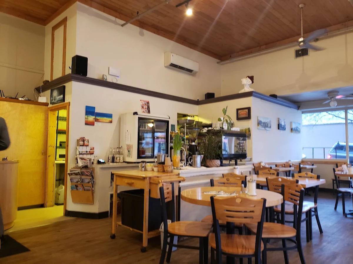 Vibe, Full Circle Cafe