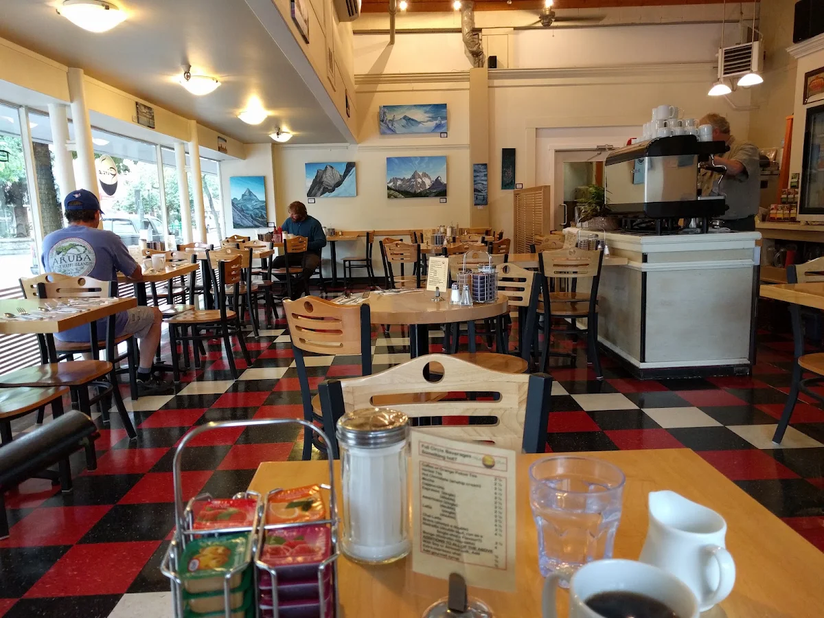 Vibe, Full Circle Cafe