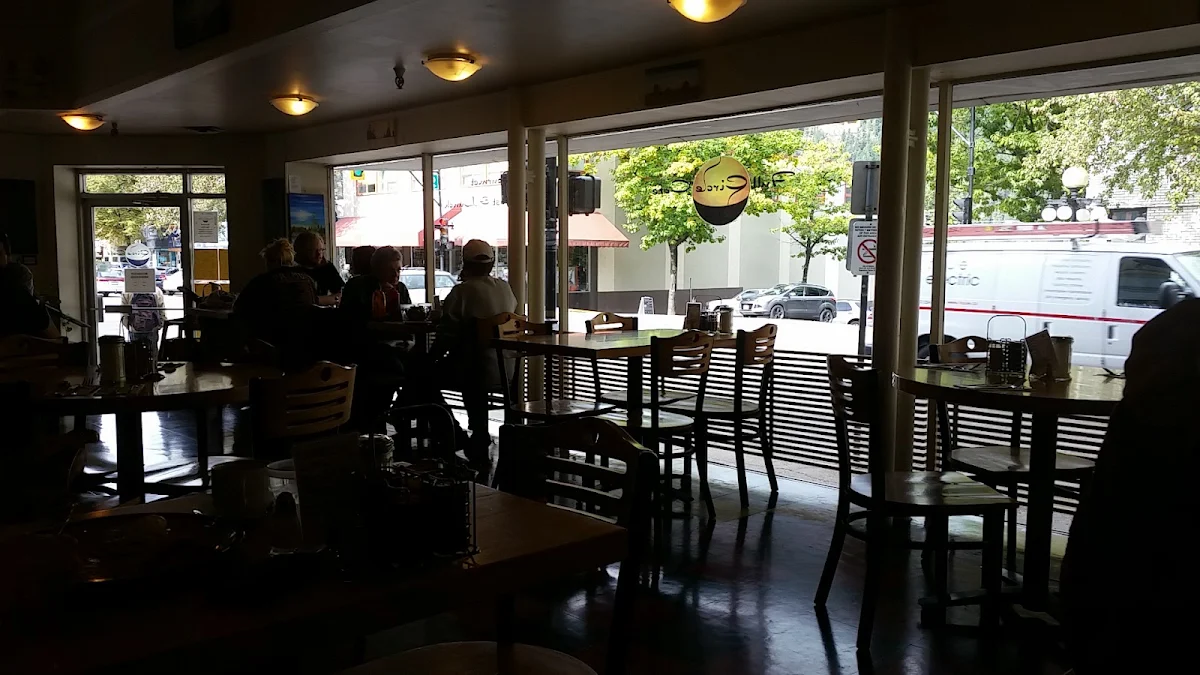 Vibe, Full Circle Cafe