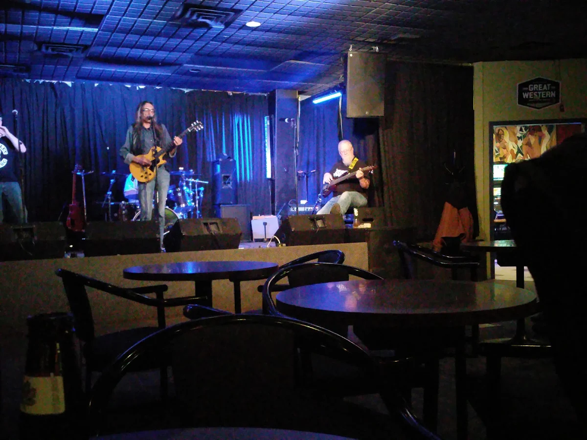 Vibe, Black Cat Tavern