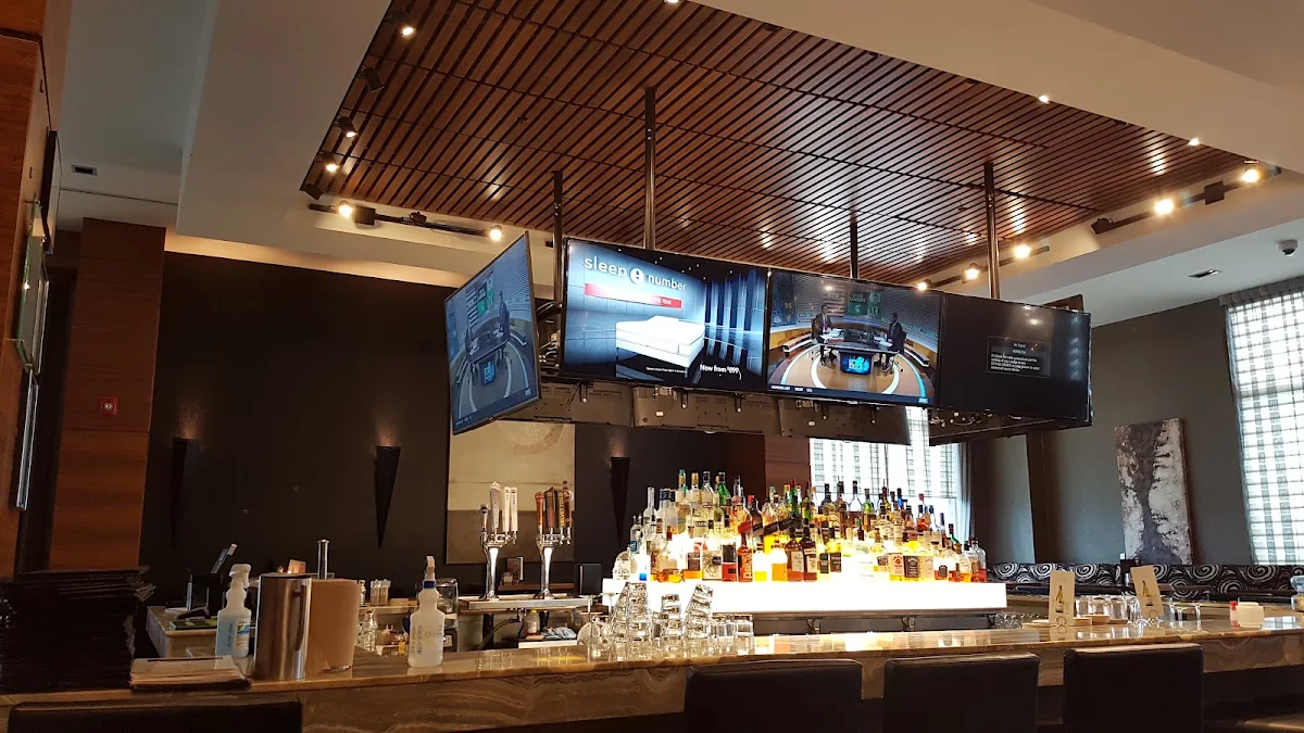 Vibe, XS Lounge and Grill