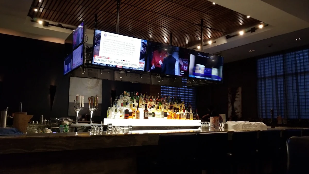 Vibe, XS Lounge and Grill