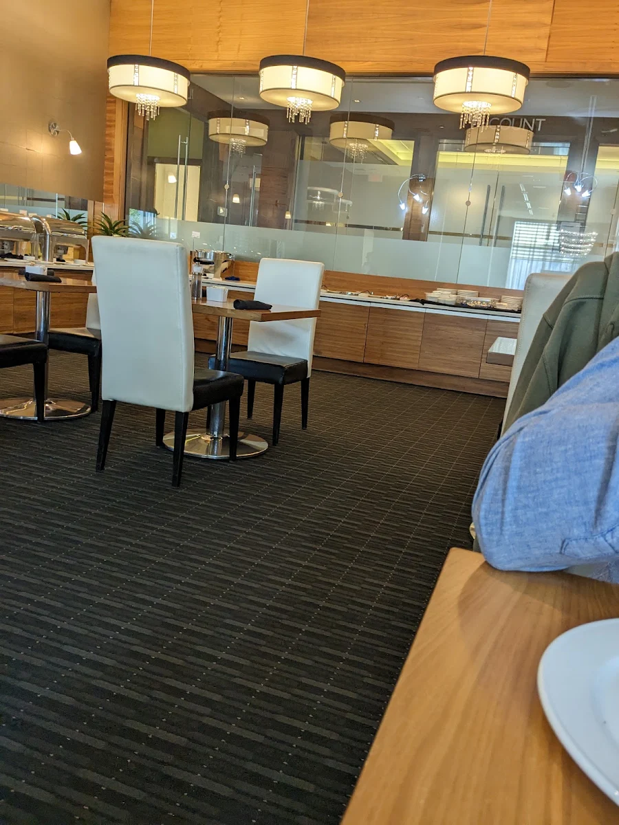 Vibe, XS Lounge and Grill