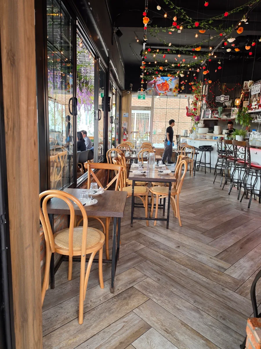 Vibe, Electric Piggy Vỉa Hè