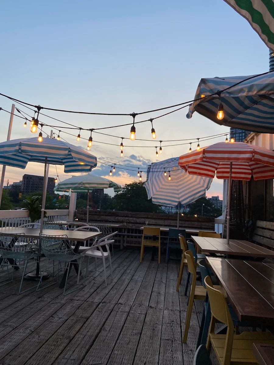 Vibe, Umbrella Bar
