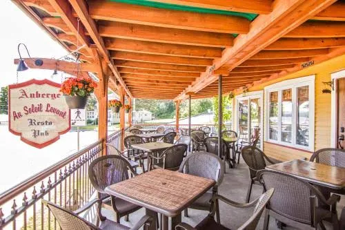 Vibe, Auberge au Soleil Levant