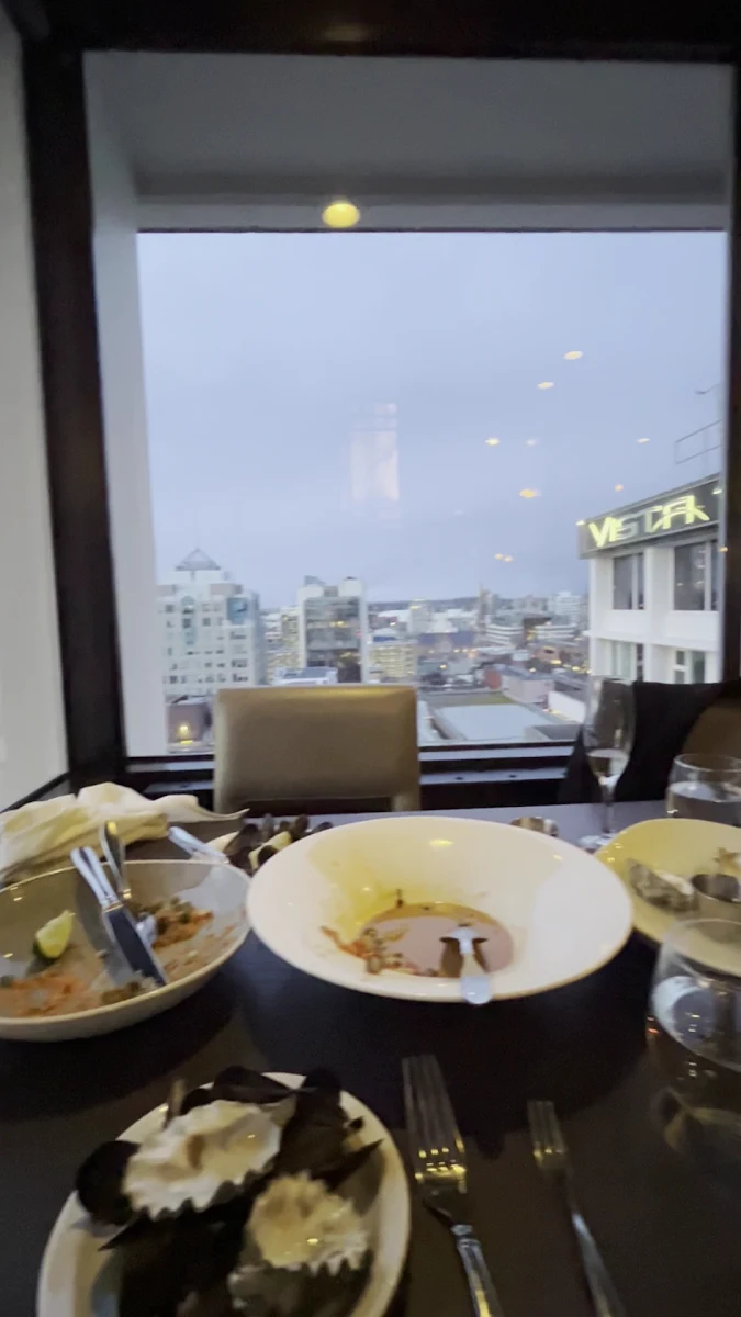 Vibe, Vista 18 Restaurant + Lounge