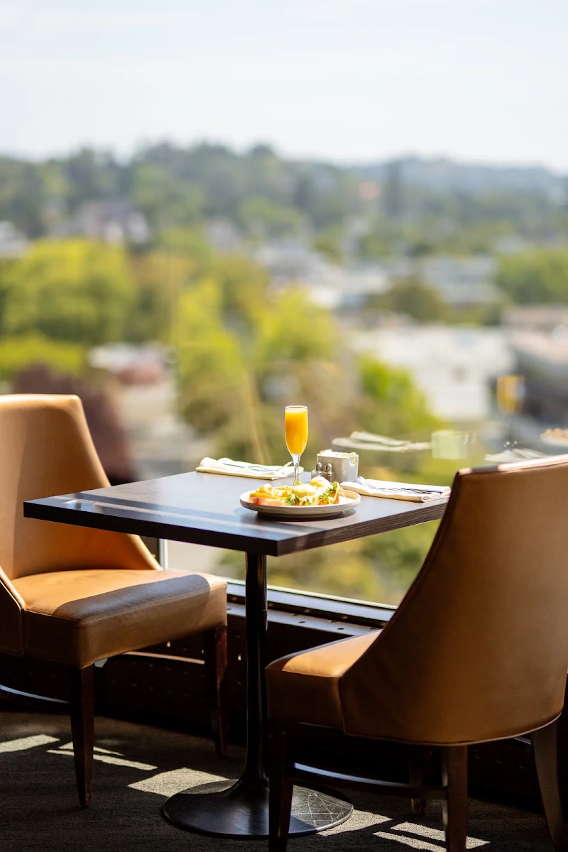 Vibe, Vista 18 Restaurant + Lounge