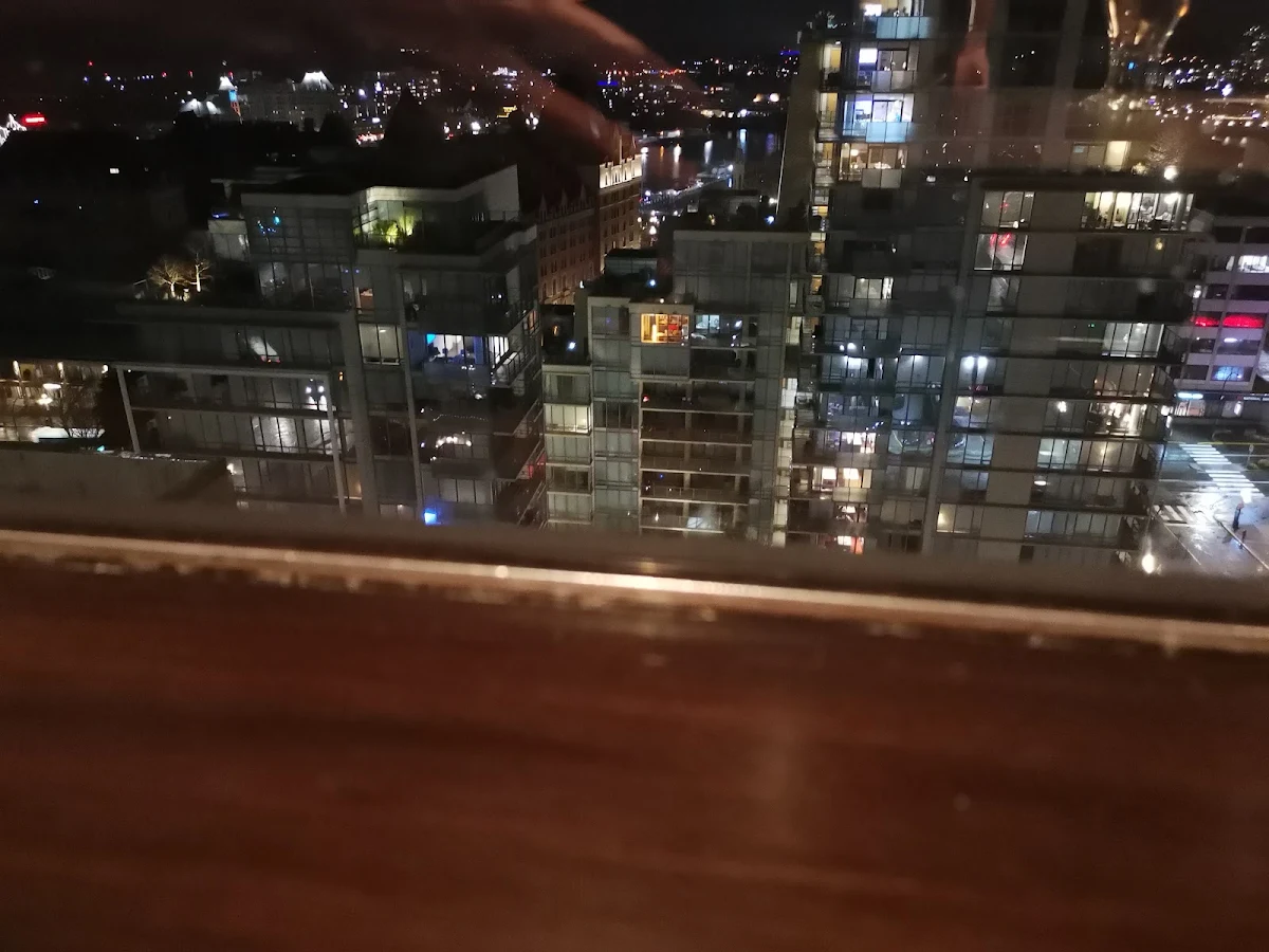 Vibe, Vista 18 Restaurant + Lounge