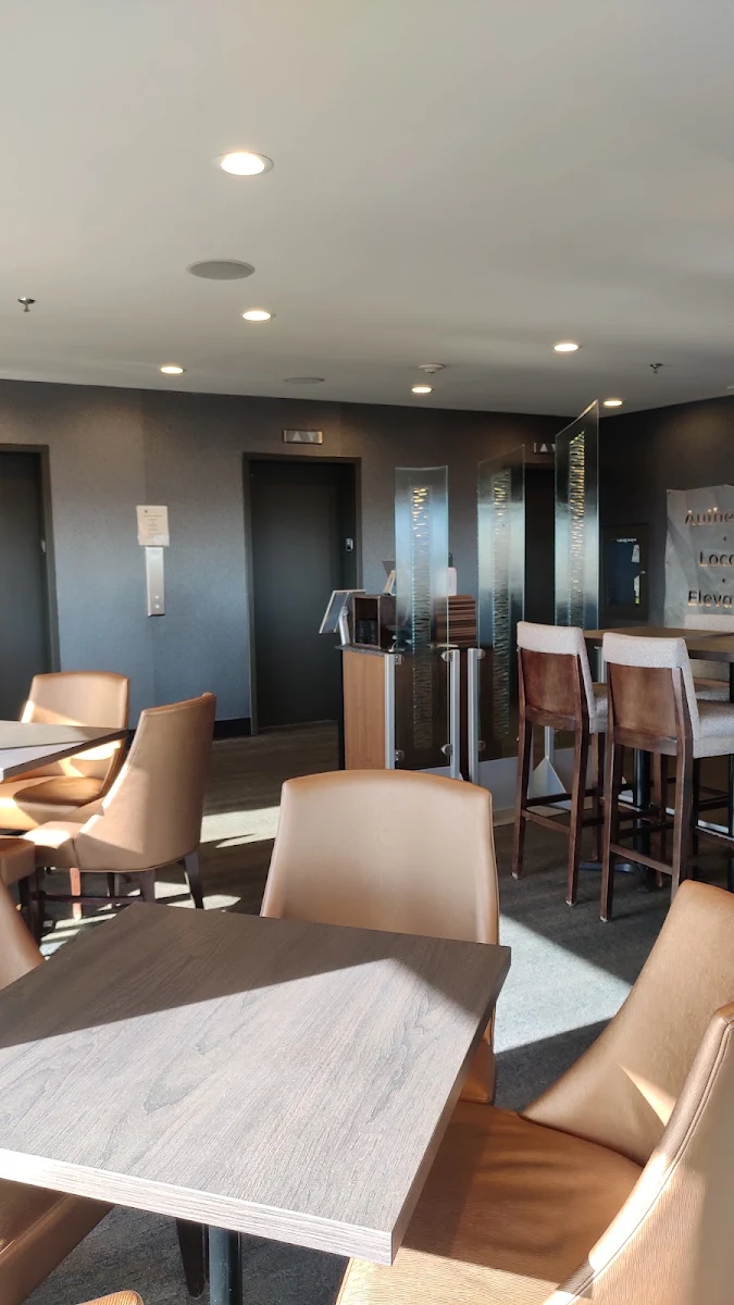 Vibe, Vista 18 Restaurant + Lounge