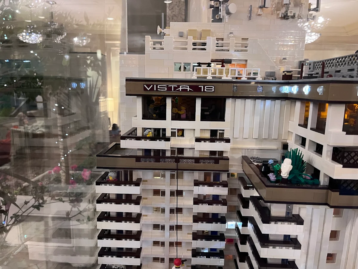 Vibe, Vista 18 Restaurant + Lounge