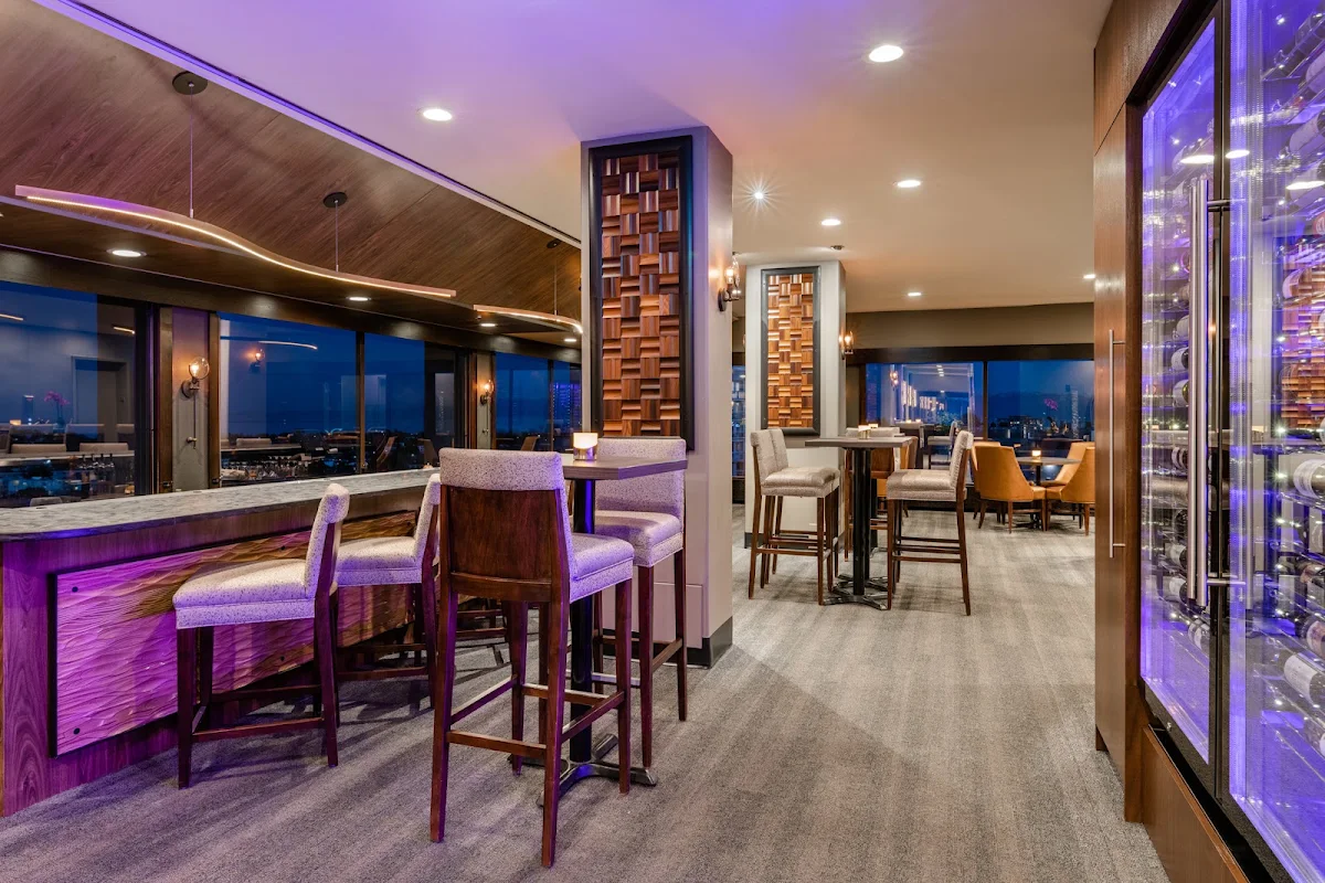 Vibe, Vista 18 Restaurant + Lounge