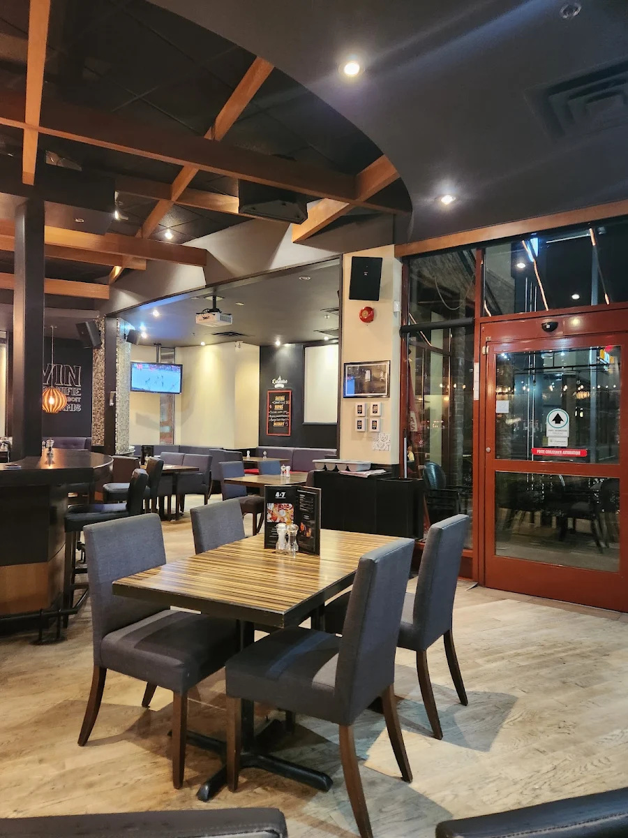 Vibe, Rôtisserie St-Hubert