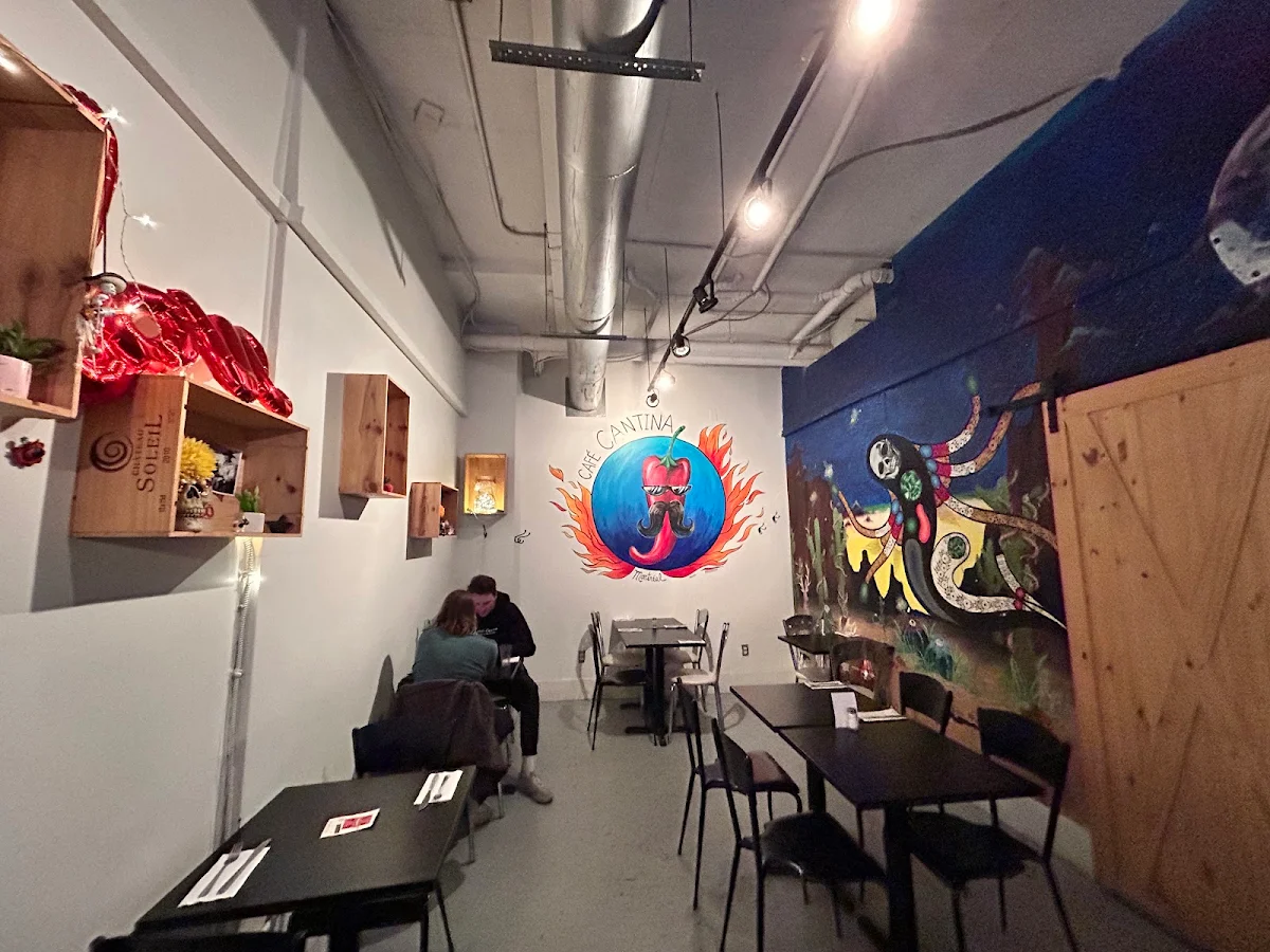 Vibe, Café Cantina