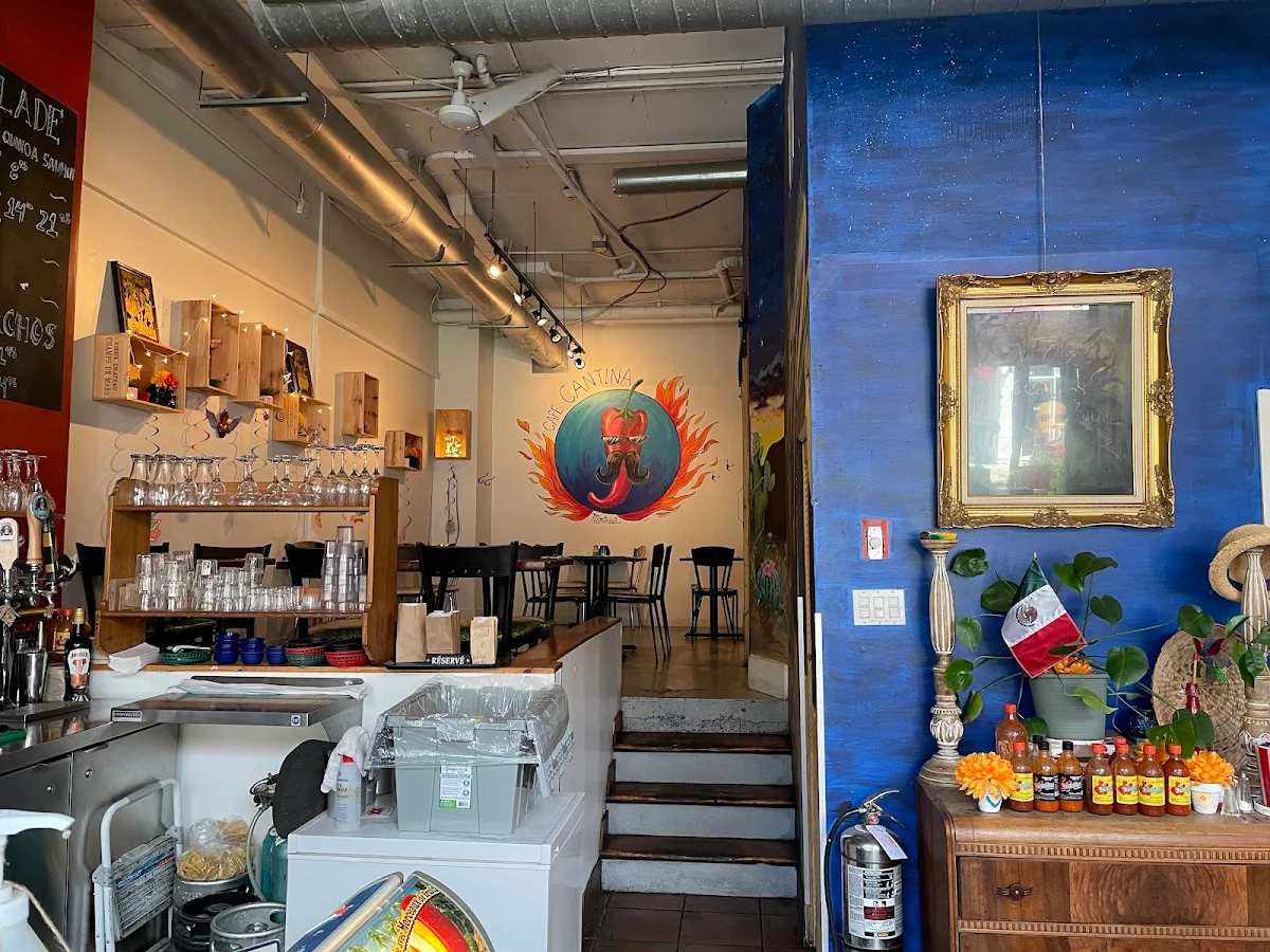 Vibe, Café Cantina