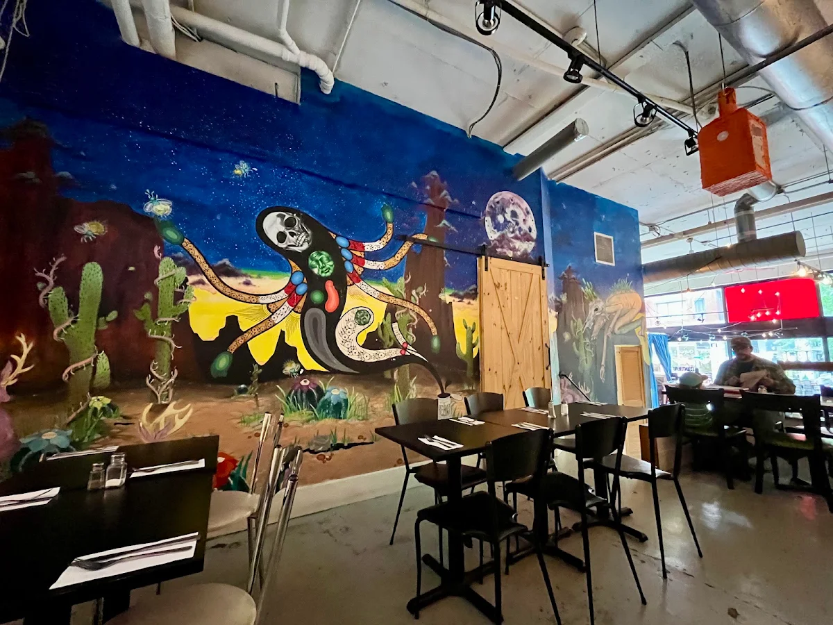 Vibe, Café Cantina