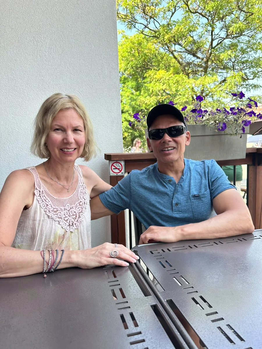 Vibe, Janet Lynn's Bistro