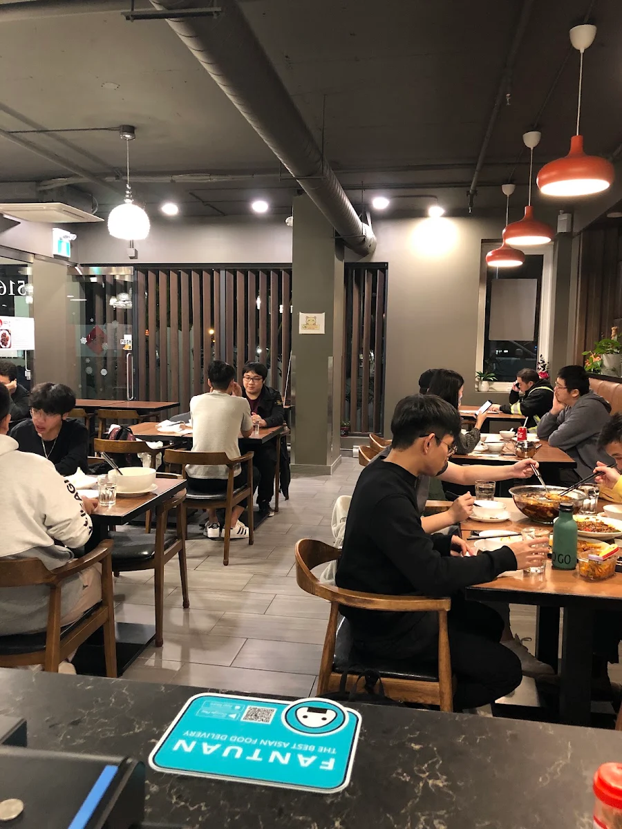 Vibe, The Red Asian Fusion Restaurant 鸿运 (HongYun)