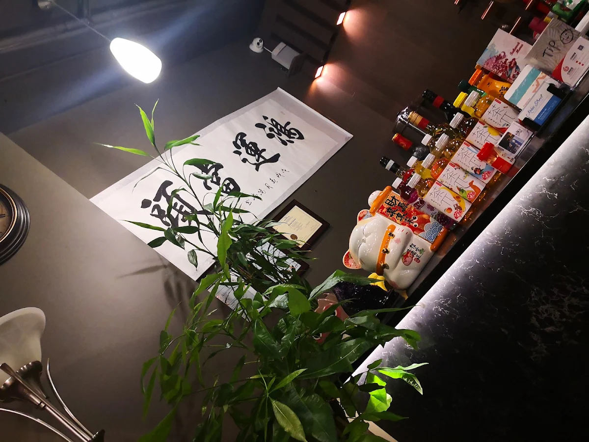 Vibe, The Red Asian Fusion Restaurant 鸿运 (HongYun)