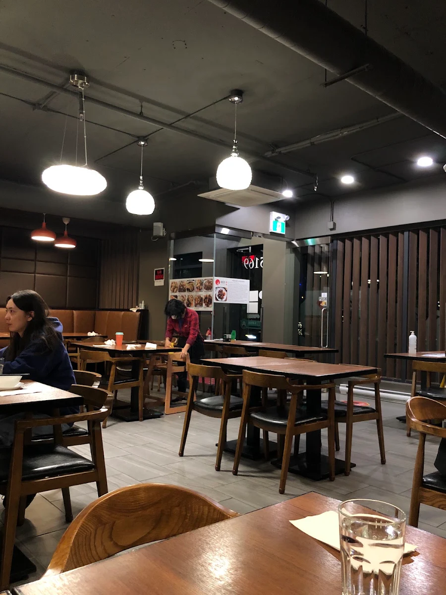 Vibe, The Red Asian Fusion Restaurant 鸿运 (HongYun)