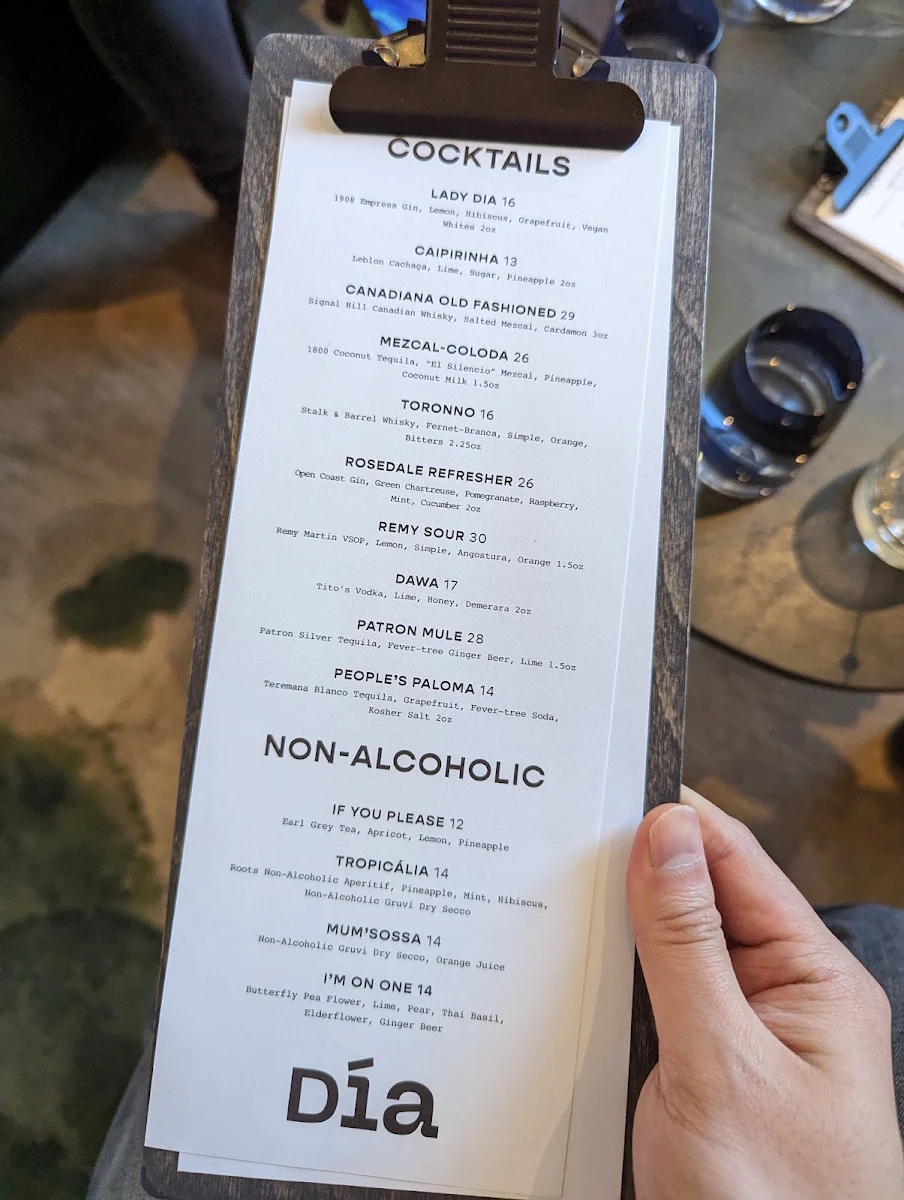 Menu, Día Restaurant and Lounge
