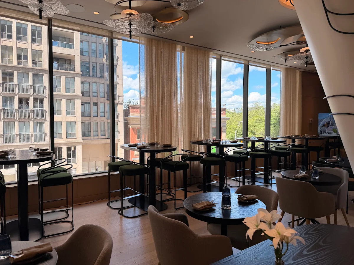 Vibe, Día Restaurant and Lounge