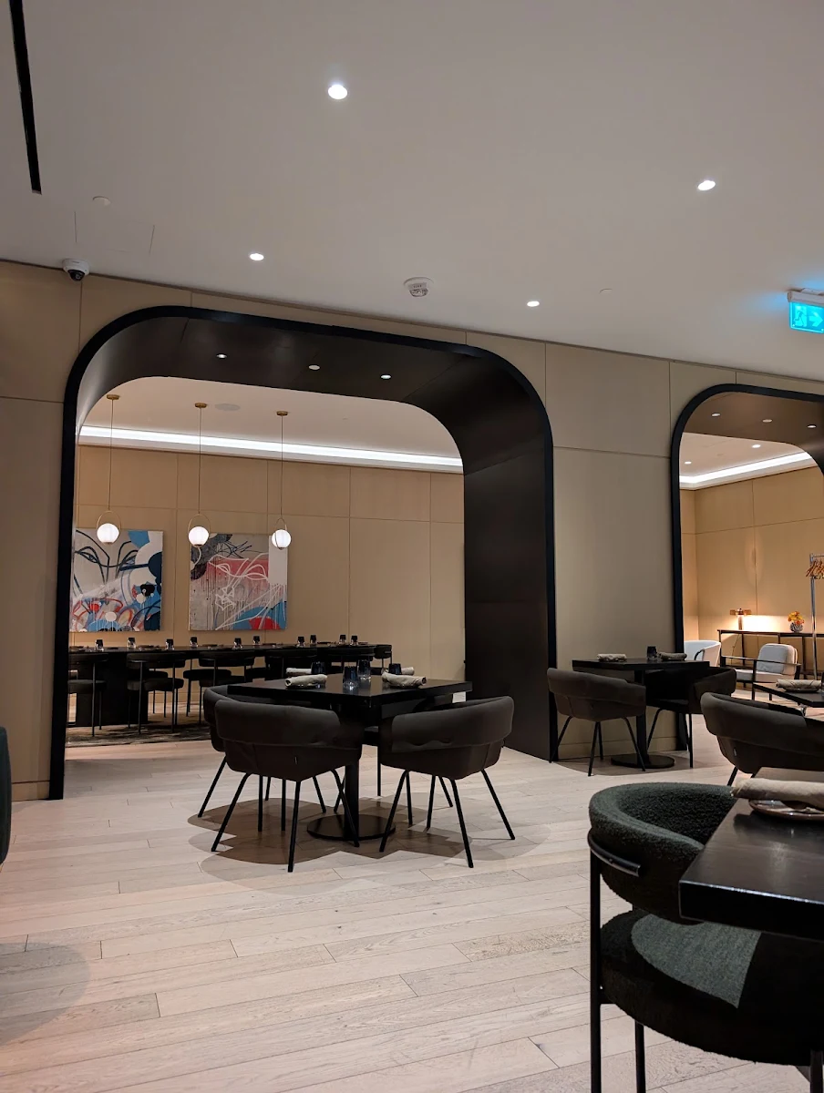 Vibe, Día Restaurant and Lounge