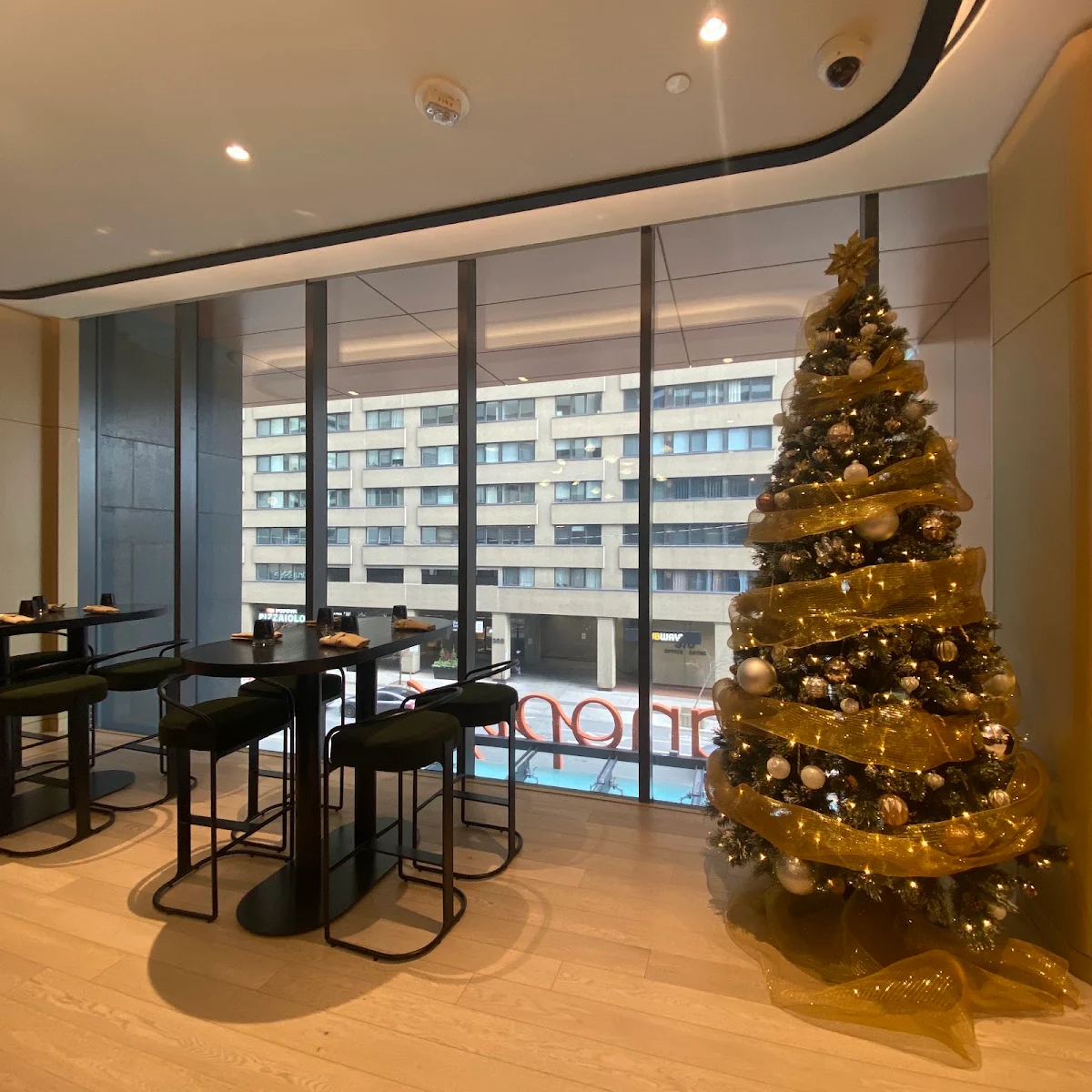 Vibe, Día Restaurant and Lounge
