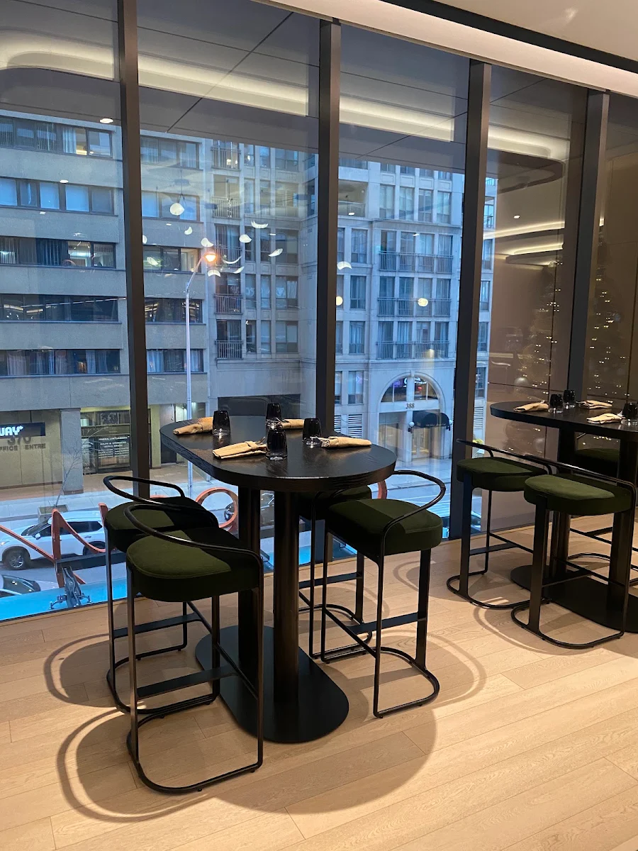 Vibe, Día Restaurant and Lounge