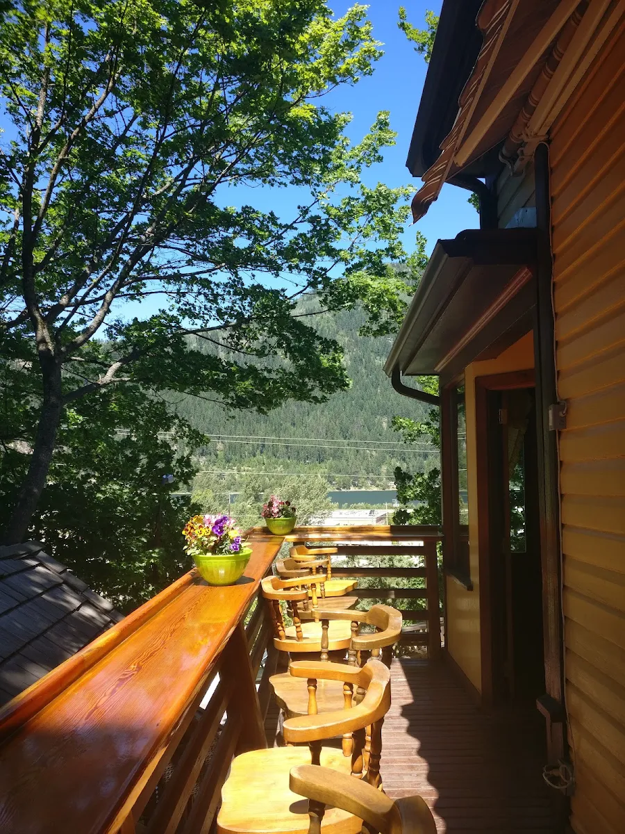 Vibe, The Yellow Deli