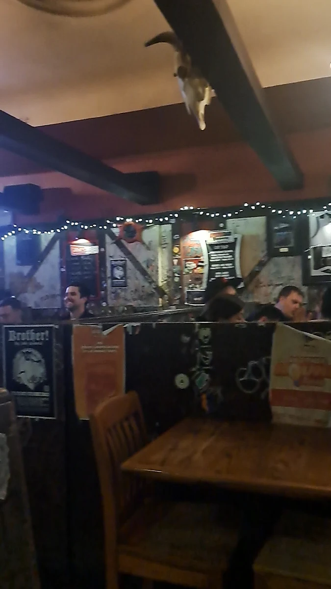 Vibe, Sneaky Dee's