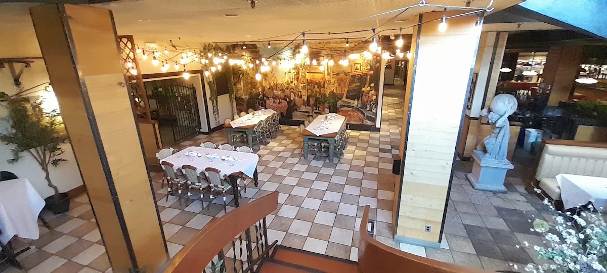 Vibe, Del's Italian Kitchen