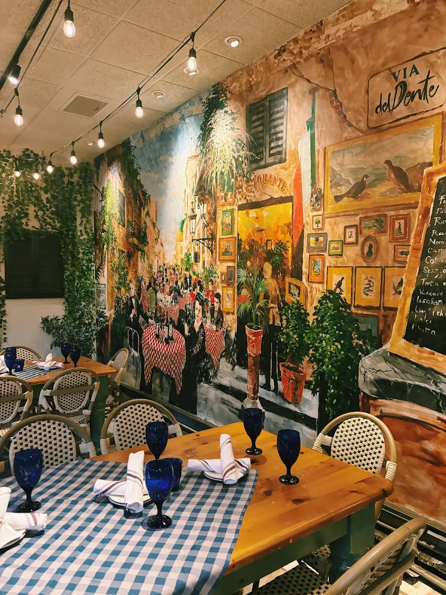 Vibe, Del's Italian Kitchen