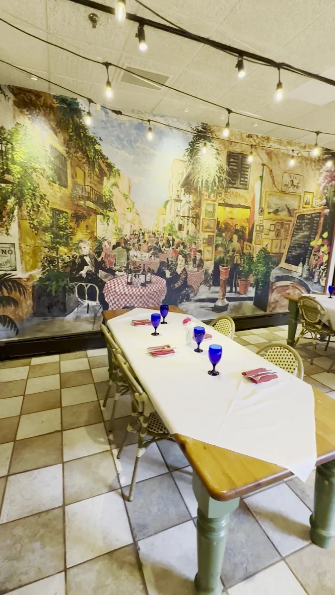 Vibe, Del's Italian Kitchen