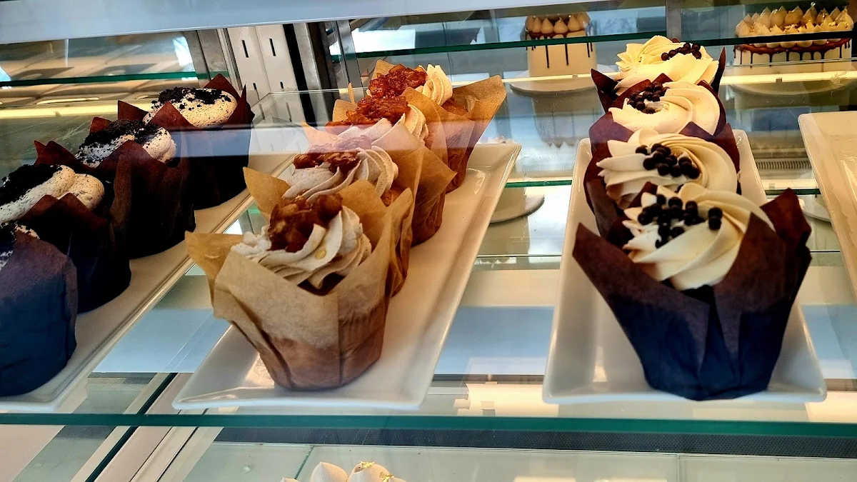 Food & drink, Le Miel Cakes
