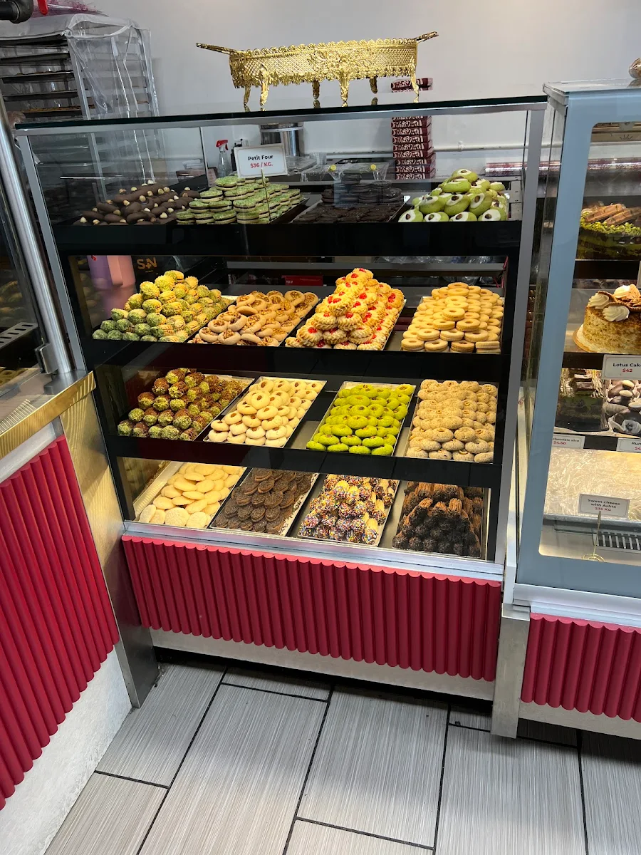 Vibe, Crown Pastries