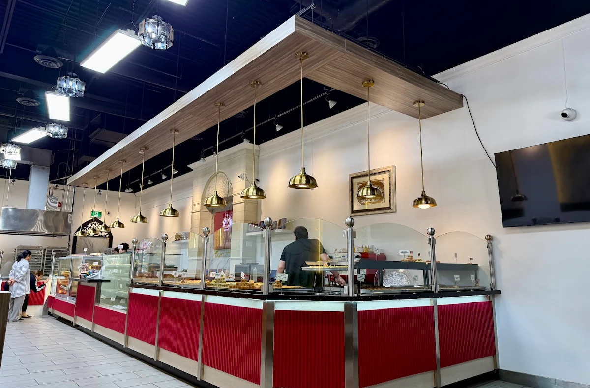 Vibe, Crown Pastries