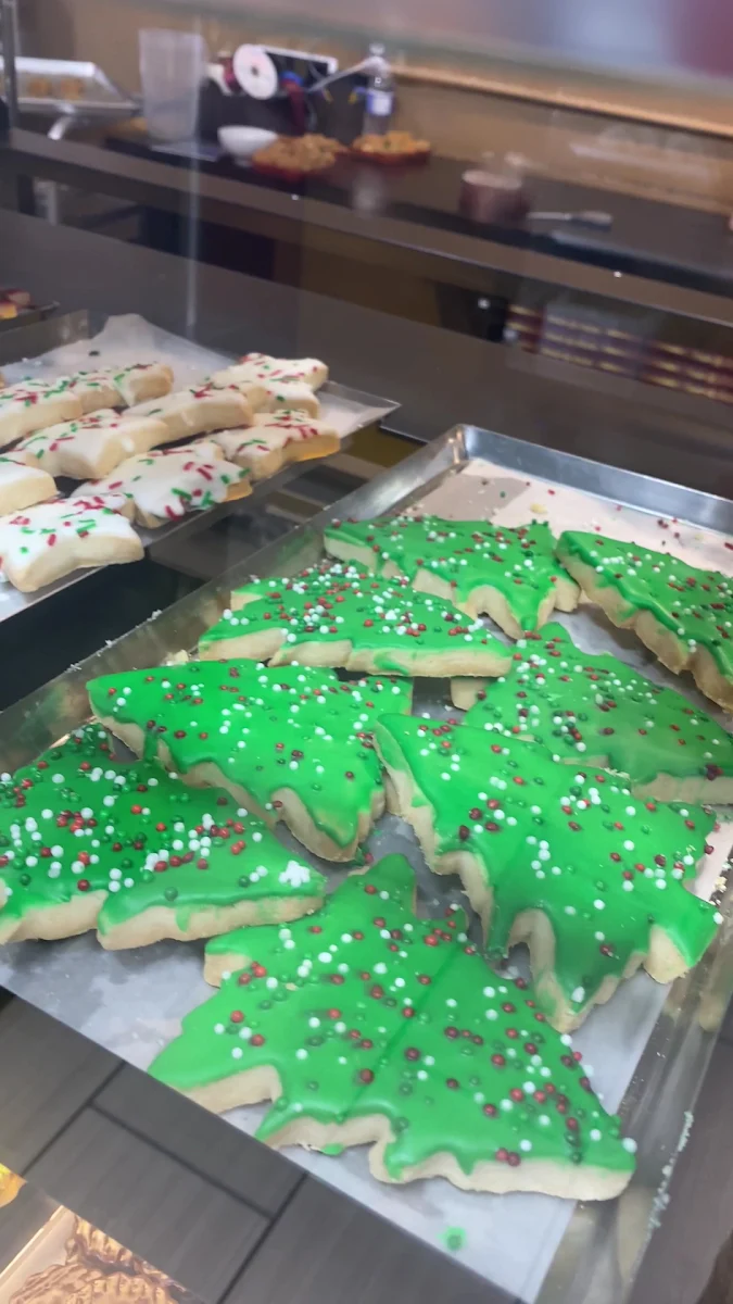 Vibe, Crown Pastries