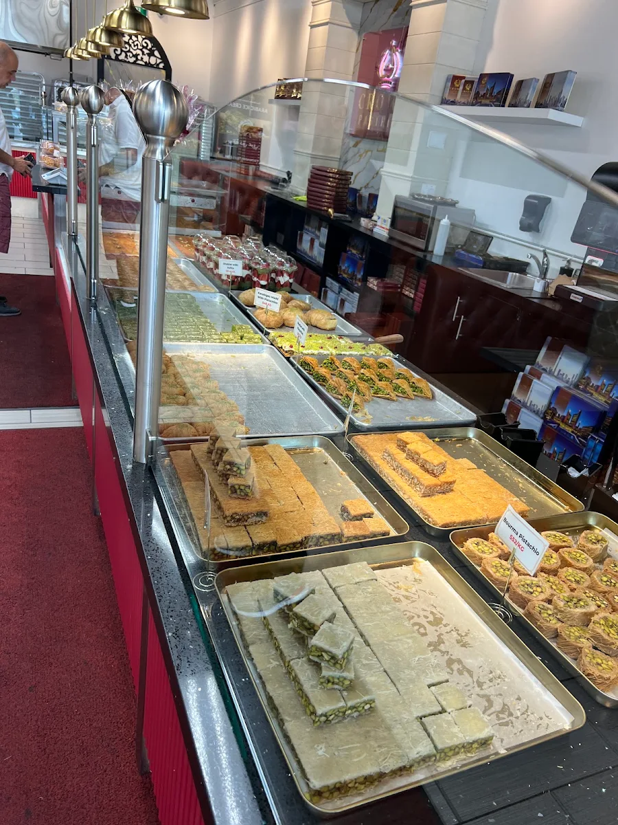 Vibe, Crown Pastries