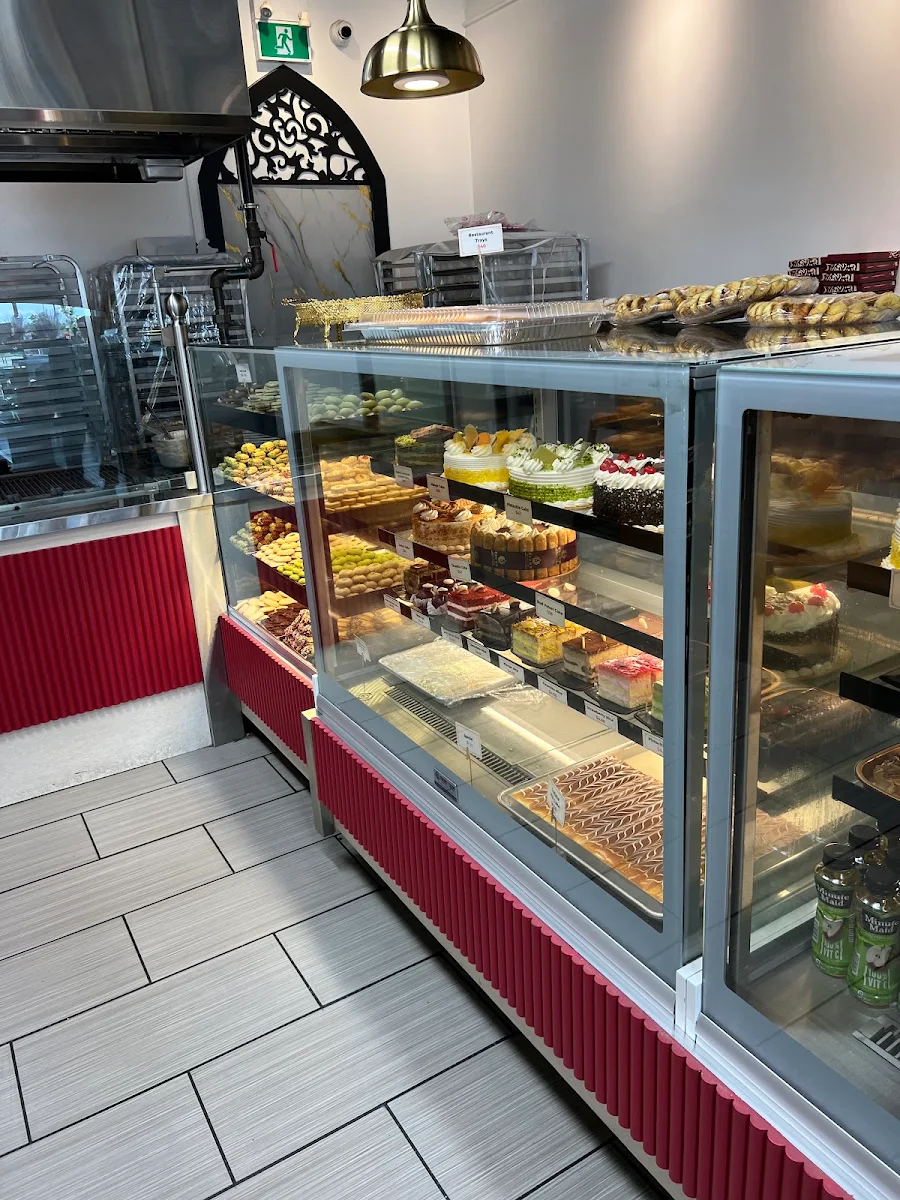 Vibe, Crown Pastries