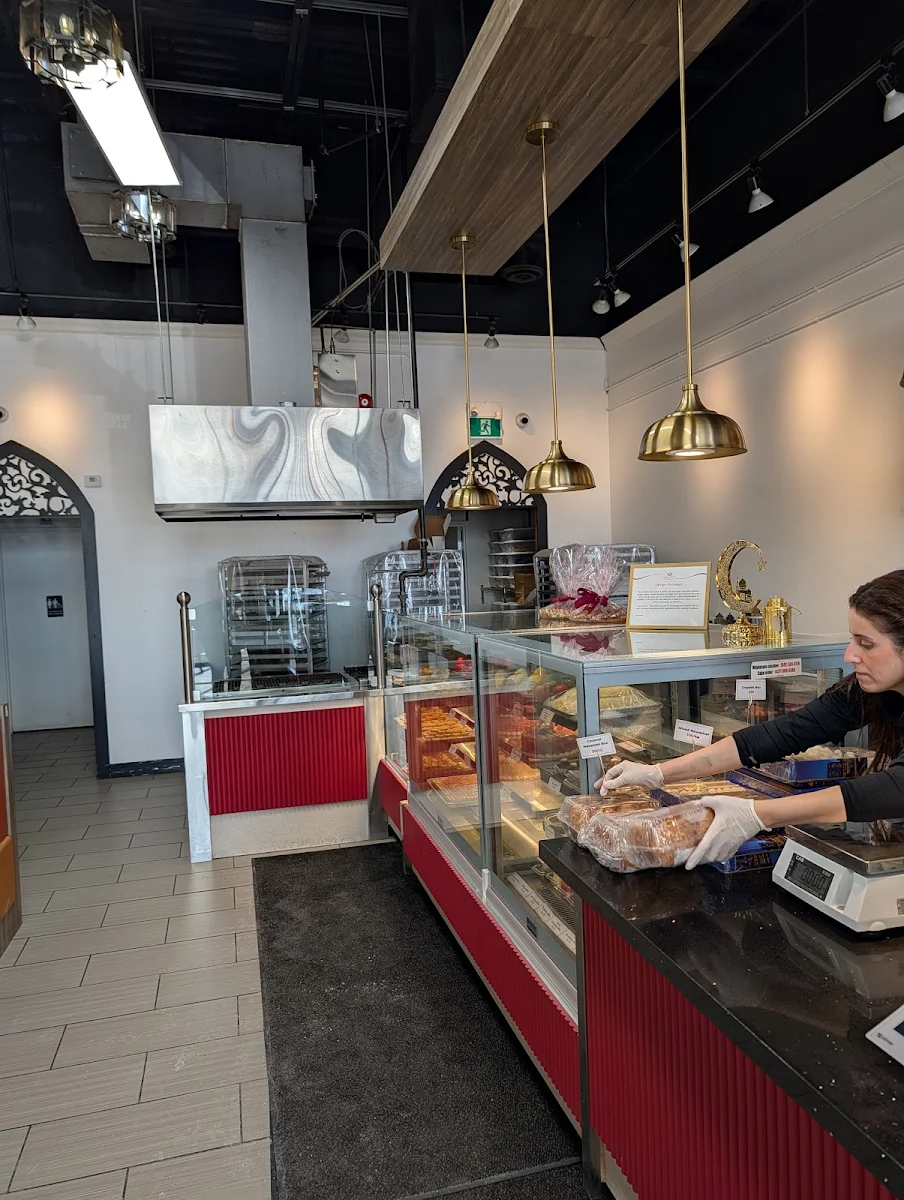 Vibe, Crown Pastries