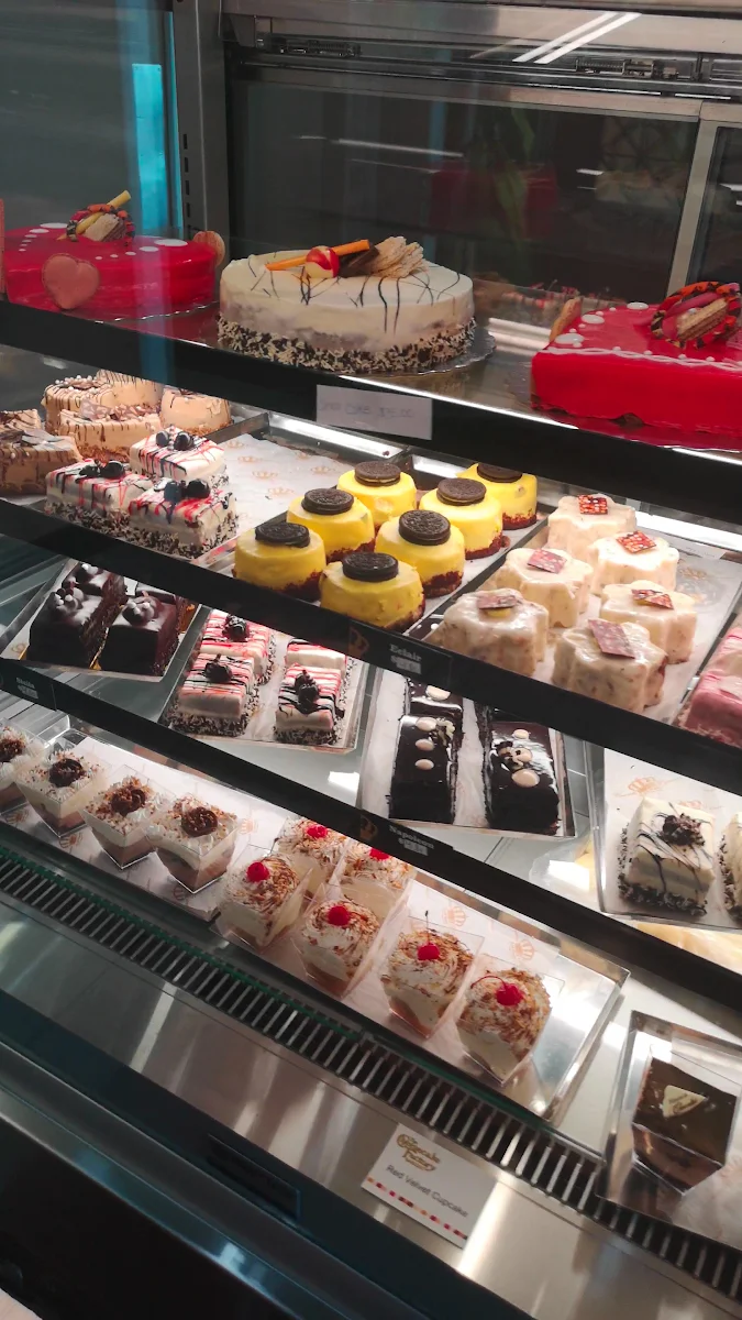 Vibe, Crown Pastries