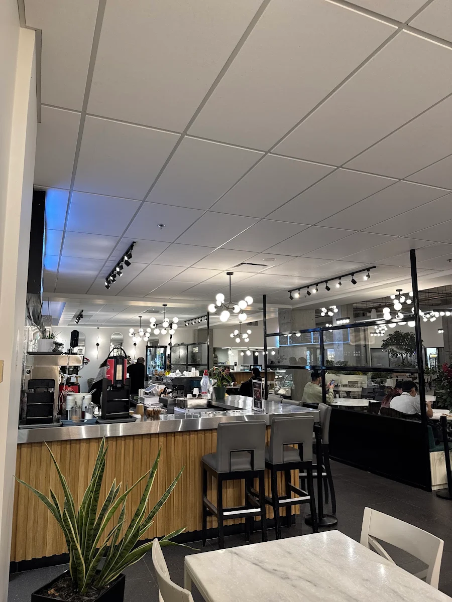 Vibe, Resto-Café . Traiteur Le 555 Midtown
