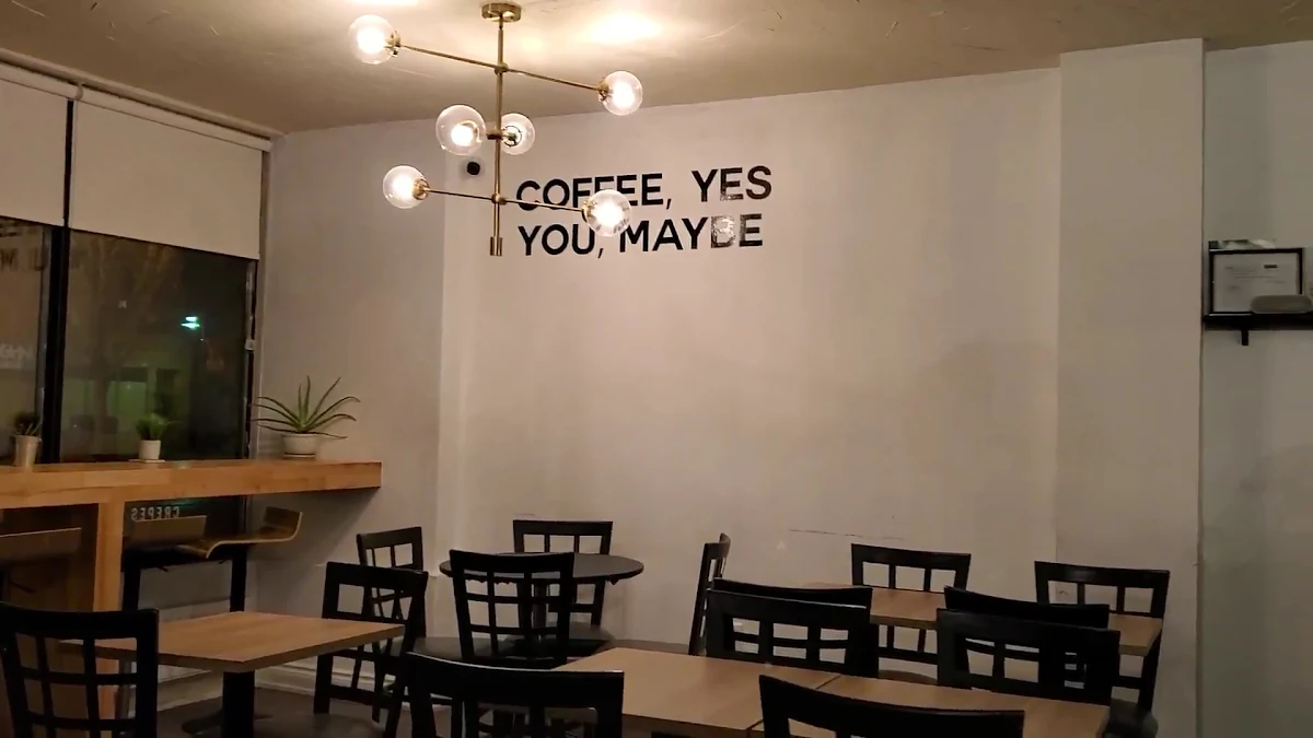Vibe, Decourses Café