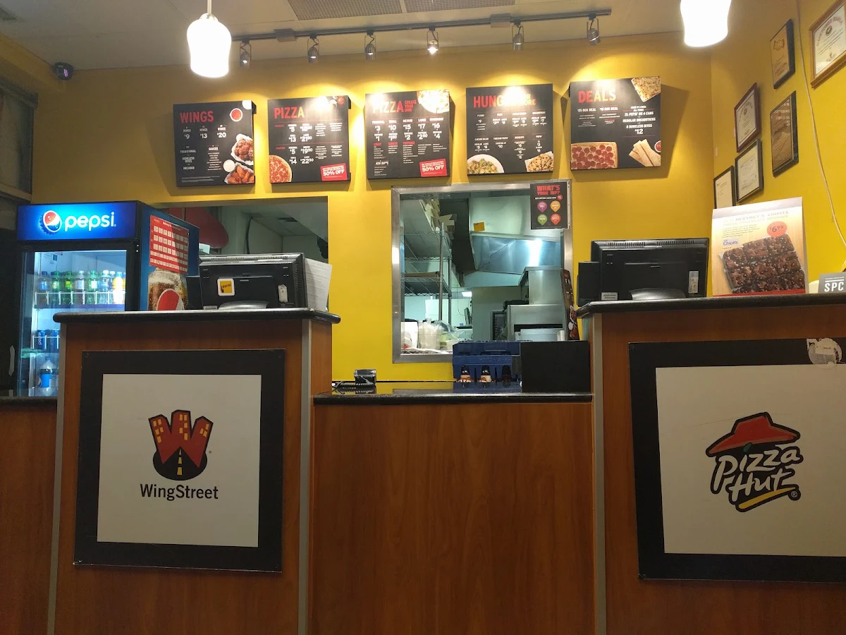 Vibe, Pizza Hut