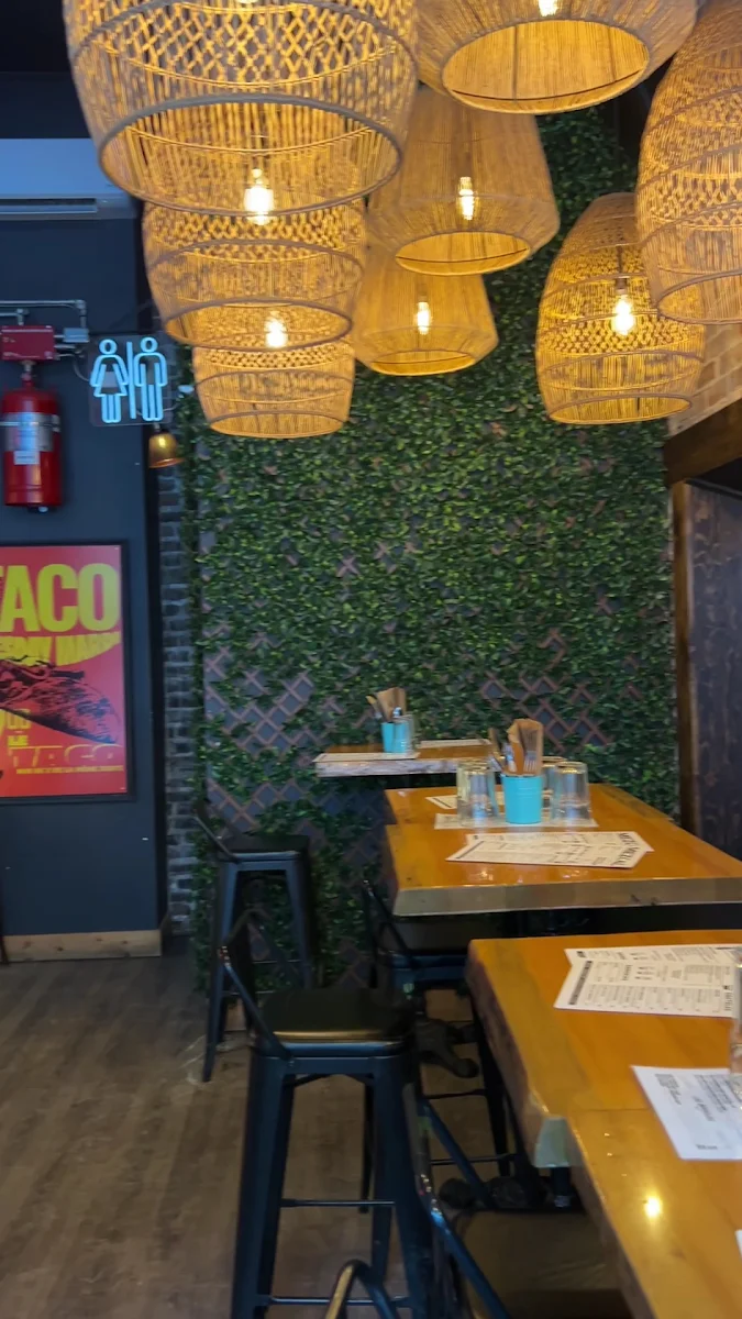 Vibe, Mezcal Taqueria