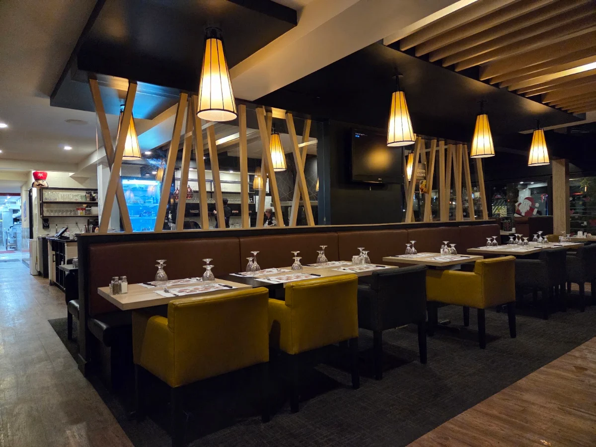 Vibe, Restaurant Qaisar's